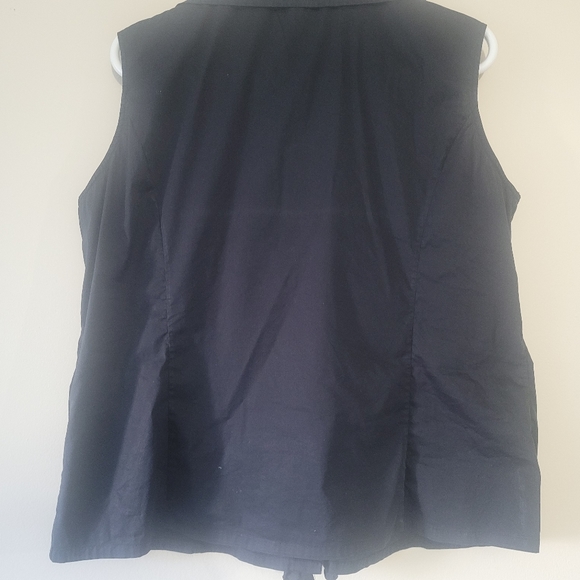 Ravel Sleeveless Blouse with Flower Ruffle black in Size XL/TG - Picture 3 of 11